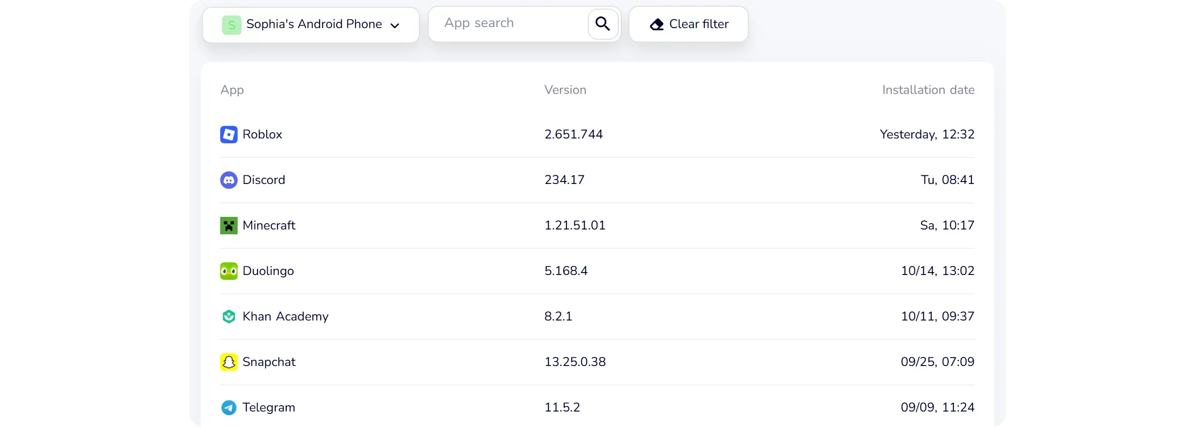 KidInspector demo dashboard listing the apps installed on a child's Android phone, with each app's version and install date (demo data)